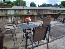 Palms Motel - Patio Seats The Palms Motel Portland OR