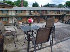 Palms Motel - Patio Seats The Palms Motel Portland OR