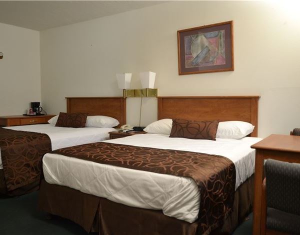 Two Queen Beds from Palms Motel OR Two Queen Beds from Palms Motel OR